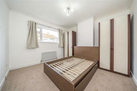 2 bedroom flat to rent, Elmbrook Gardens, London SE9