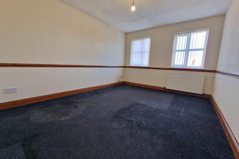 2 bedroom flat to rent, Rossmore Road West, Ellesmere Port CH66