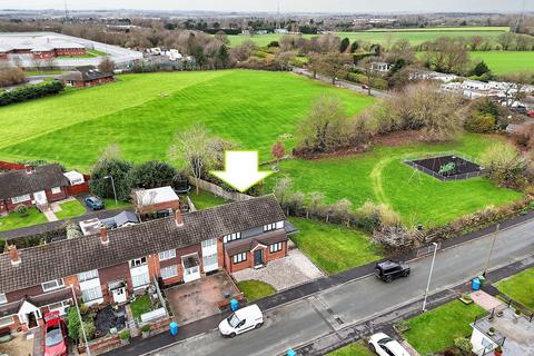 3 bedroom end of terrace house for sale, East Road, Brinsford WV10