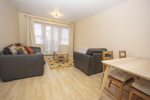 2 bedroom flat to rent, Rookery Way, London NW9