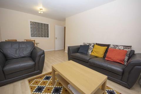 2 bedroom flat to rent, Rookery Way, London NW9