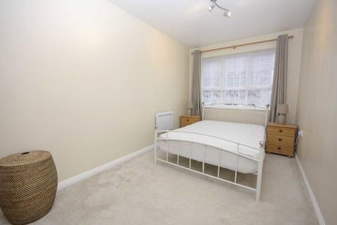 2 bedroom flat to rent, Rookery Way, London NW9