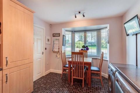 3 bedroom end of terrace house for sale, Deans Court, Pontefract
