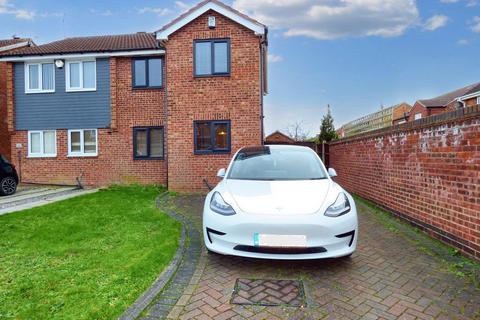 3 bedroom semi-detached house to rent, Wittering Close, Long Eaton, NG10 1PN