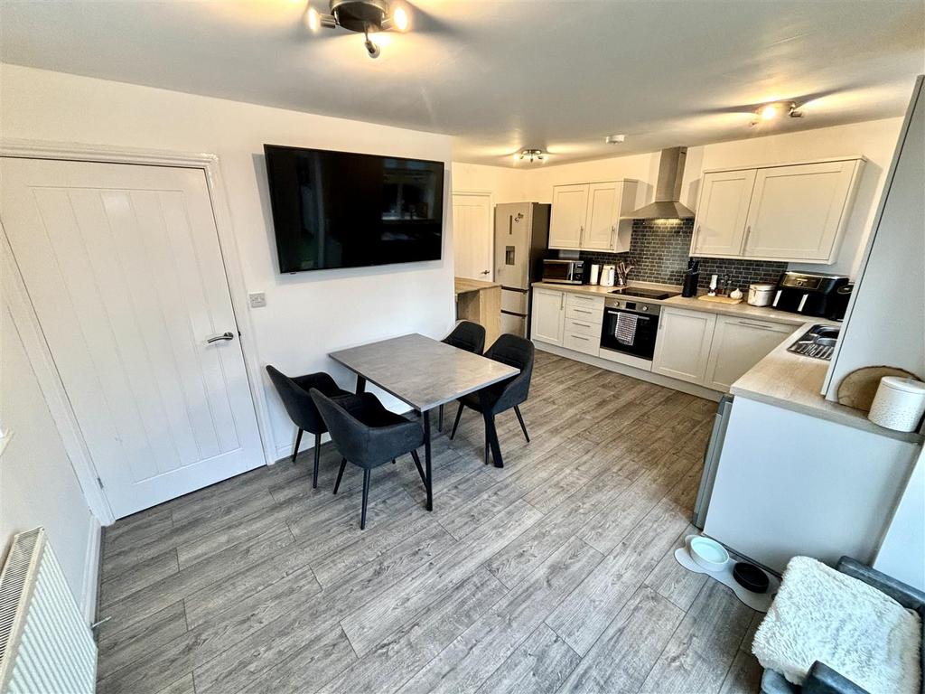 Open Plan Kitchen and Dining Room