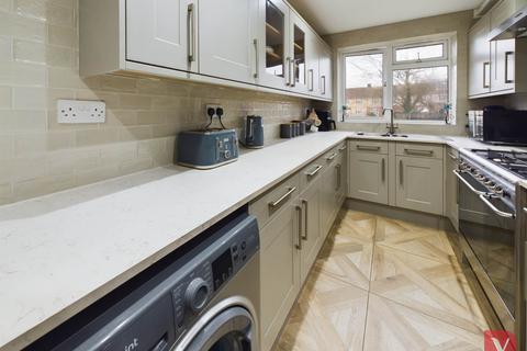 5 bedroom semi-detached house for sale, St Mildreds Avenue, Luton LU3