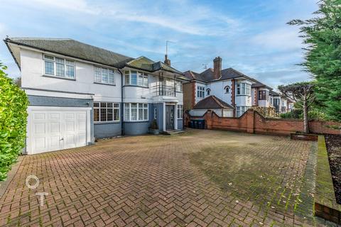 4 bedroom detached house for sale, Chase Road, N14