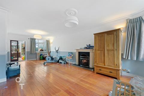 4 bedroom detached house for sale, Chase Road, N14