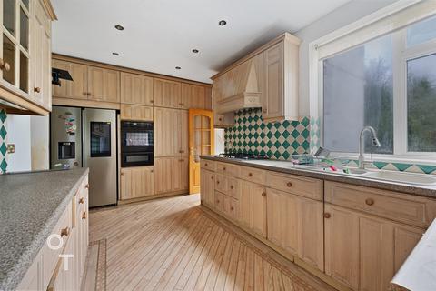 4 bedroom detached house for sale, Chase Road, N14