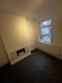 3 bedroom terraced house to rent, North road, Stoke-on-Trent ST6 2DN