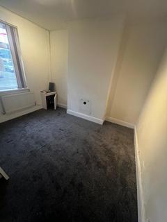 3 bedroom terraced house to rent, North road, Stoke-on-Trent ST6 2DN