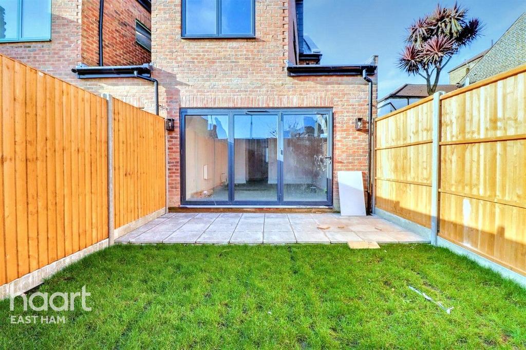 House in London - View 2