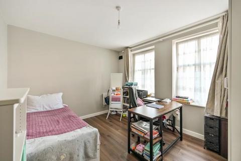 2 bedroom flat for sale, Lebanon Court, Richmond Road, Twickenham, Middlesex, TW1