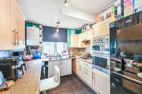 3 bedroom flat for sale, Buckingham Court, Watford Way, NW4