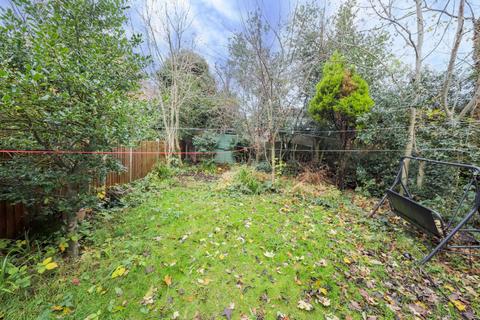 11 Valley Close, Pinner, HA5 3UR