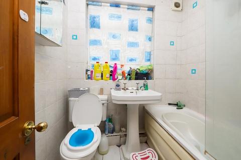 11 Valley Close, Pinner, HA5 3UR