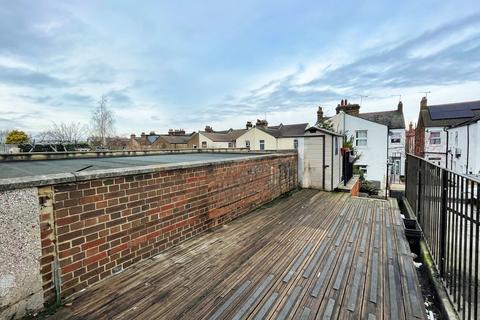 1 bedroom apartment to rent, London Road, Wesctliff-On-Sea SS0