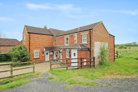 2 bedroom mews to rent, Frome Road, Trowbridge