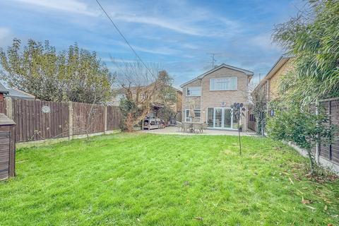 15 Coventry Close, Hullbridge, Hockley, SS5 6BB