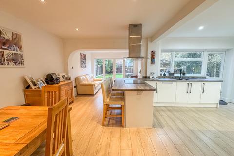 15 Coventry Close, Hullbridge, Hockley, SS5 6BB