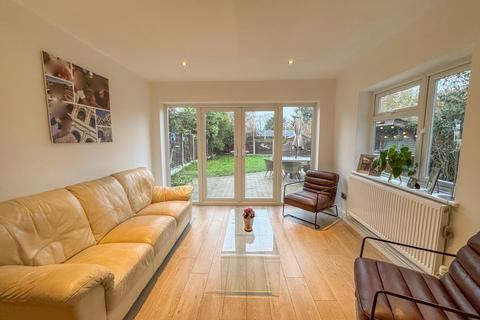 15 Coventry Close, Hullbridge, Hockley, SS5 6BB