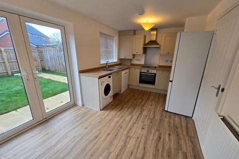 3 bedroom terraced house to rent, Apple Way, Cranbrook