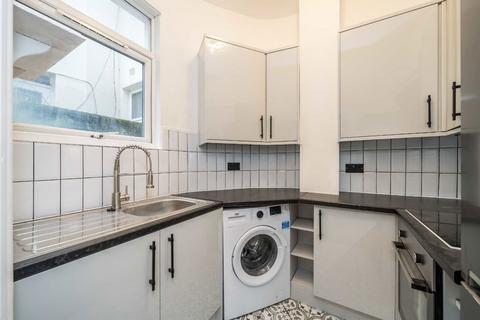 2 bedroom flat to rent, Heathfield Road, London W3