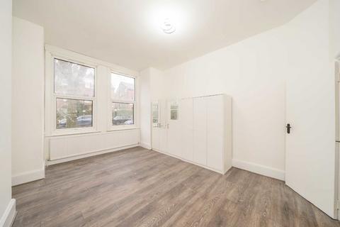 2 bedroom flat to rent, Heathfield Road, London W3