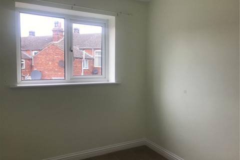 2 bedroom end of terrace house to rent, First Avenue Close, Goole