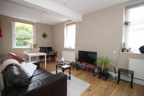 2 bedroom flat share to rent, Upper East Hayes, Bath