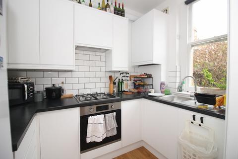 2 bedroom flat share to rent, Upper East Hayes, Bath