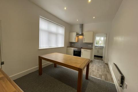 2 bedroom apartment to rent, Woodford Road, Bramhall