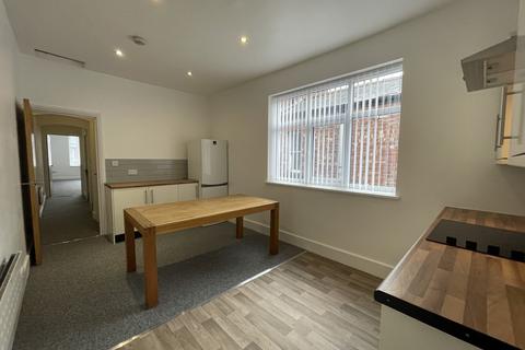 2 bedroom apartment to rent, Woodford Road, Bramhall