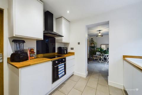 20 Highgrove Close, Stretton, Burton-on-trent, DE13 0ES