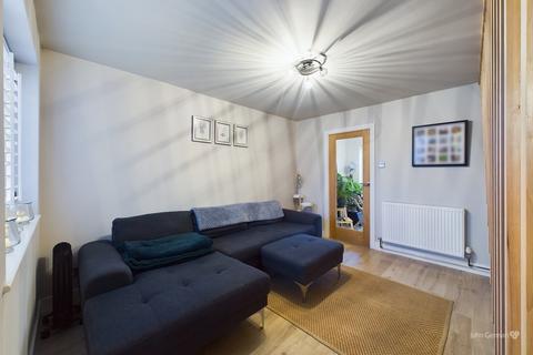 20 Highgrove Close, Stretton, Burton-on-trent, DE13 0ES