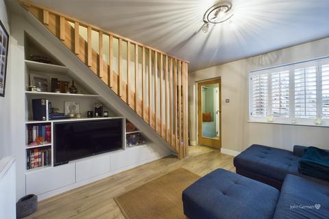 20 Highgrove Close, Stretton, Burton-on-trent, DE13 0ES