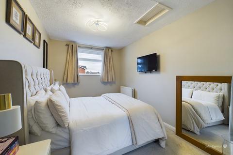 20 Highgrove Close, Stretton, Burton-on-trent, DE13 0ES