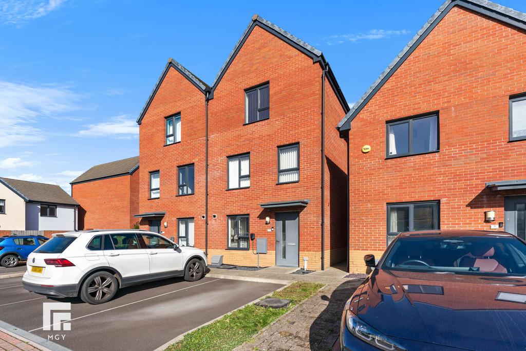 Clos Tear, Barry CF62 4 bed townhouse for sale - £290,000