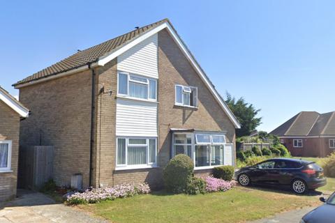 3 bedroom detached house to rent, Laburnum Crescent, Frinton On Sea CO13