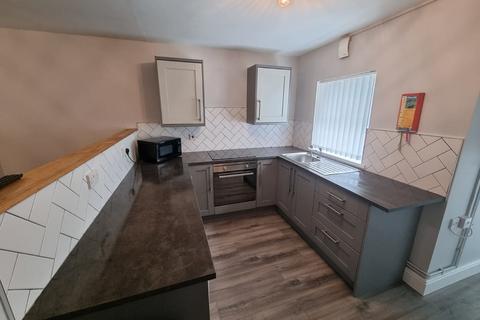 4 bedroom house share to rent, Oxford Street, Swansea