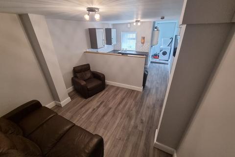 4 bedroom house share to rent, Oxford Street, Swansea