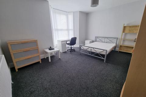 4 bedroom house share to rent, Oxford Street, Swansea