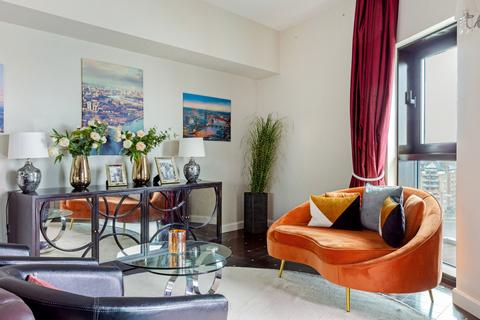 3 bedroom flat to rent, Vicentia Court, Bridges Court Road, London