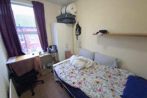 65 Harold Grove, Leeds, LS6 1LB