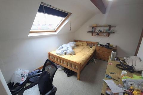 65 Harold Grove, Leeds, LS6 1LB