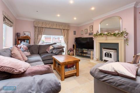 5 bedroom detached house for sale, Gordons Close, Taunton