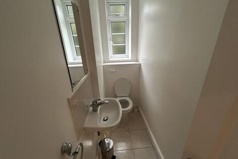 3 bedroom flat to rent, Argyle Road, London