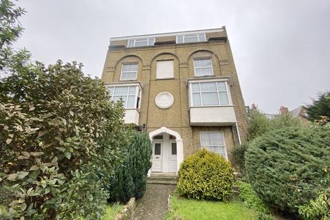 2 bedroom apartment to rent, Terminus Road, Cowes