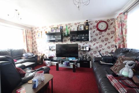 3 bedroom end of terrace house for sale, Waleys Close, Luton