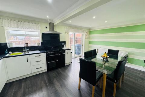 4 bedroom house for sale, Halesworth Drive, Sunderland SR4